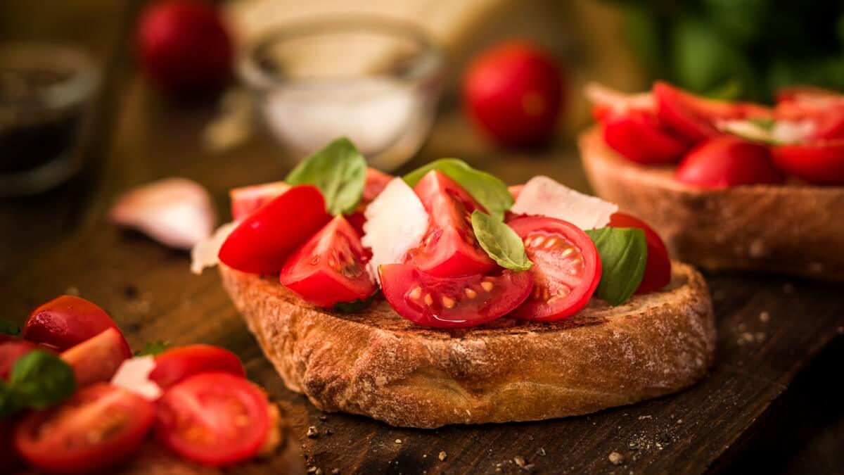 Fresh Tomato, Basil and Garlic Bruschetta