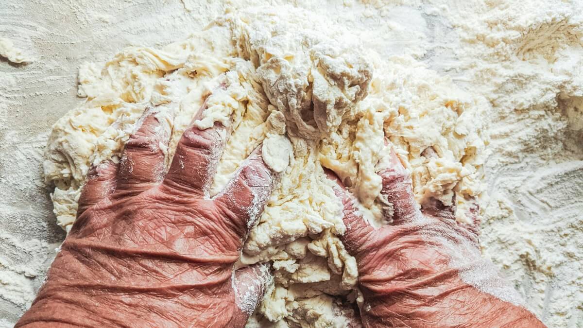 to knead the pasta dough